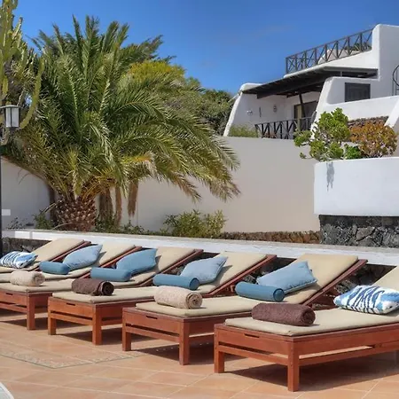 Puerto Del Carmen Sleeps 9 With Pool And Wifi Villa