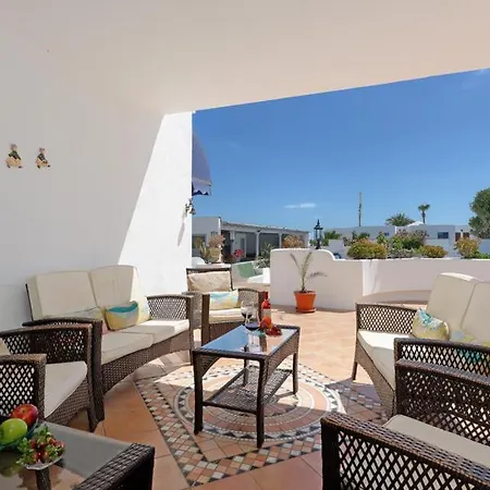 Villa Puerto Del Carmen Sleeps 9 With Pool And Wifi *