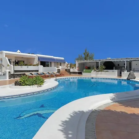 Villa Puerto Del Carmen Sleeps 9 With Pool And Wifi Puerto del Carmen (Lanzarote)