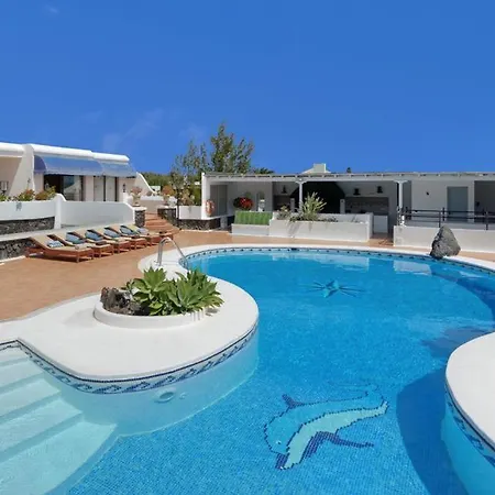 Puerto Del Carmen Sleeps 9 With Pool And Wifi * Puerto del Carmen (Lanzarote)
