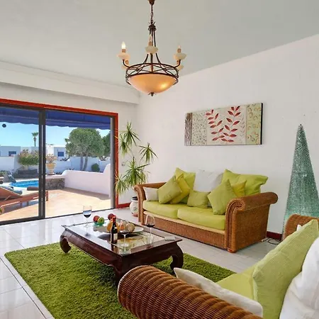 Puerto Del Carmen Sleeps 9 With Pool And Wifi Villa Puerto del Carmen (Lanzarote)