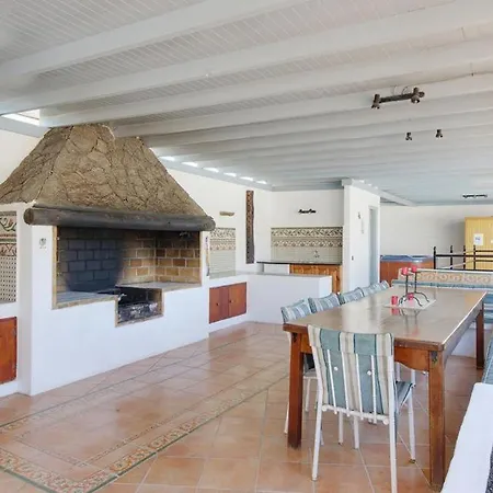 Puerto Del Carmen Sleeps 9 With Pool And Wifi Villa Puerto del Carmen (Lanzarote)