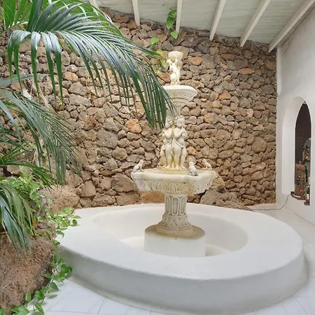 Puerto Del Carmen Sleeps 9 With Pool&wifi Villa *