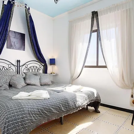 Puerto Del Carmen Sleeps 9 With Pool&wifi Puerto del Carmen (Lanzarote)