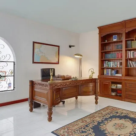 Villa Puerto Del Carmen Sleeps 9 With Pool And Wifi Puerto del Carmen (Lanzarote)