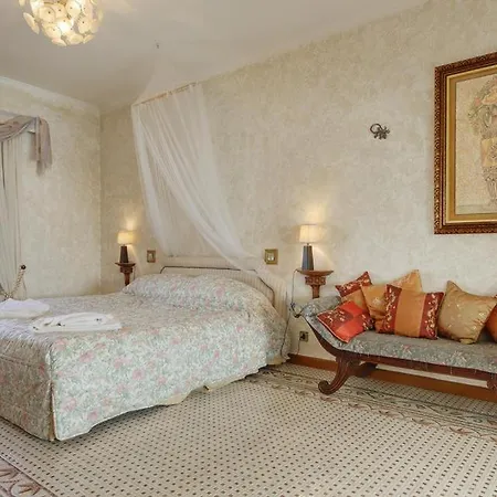 Puerto Del Carmen Sleeps 9 With Pool And Wifi Villa Puerto del Carmen (Lanzarote)