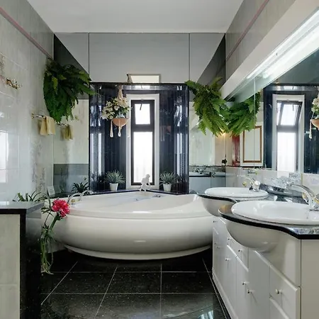 Puerto Del Carmen Sleeps 9 With Pool And Wifi