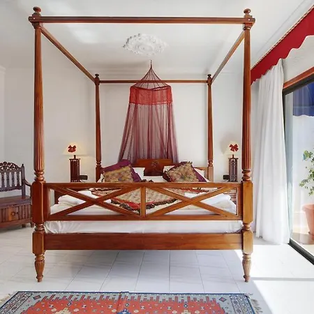 Puerto Del Carmen Sleeps 9 With Pool And Wifi